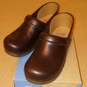*NEW* Dansko Professional Oiled Clogs